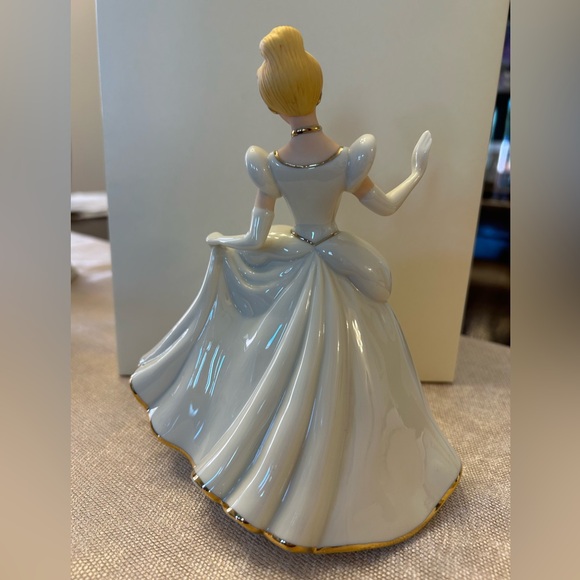 NIB Lenox Classics Disney Showcase Collection Cinderella - Picture 4 of 8